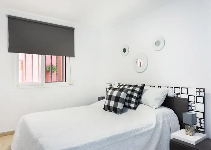 Home2book Fantastic 160m2 Terrace Flat & Bbq