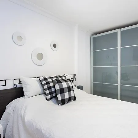 Home2book Fantastic 160m2 Terrace Flat & Bbq