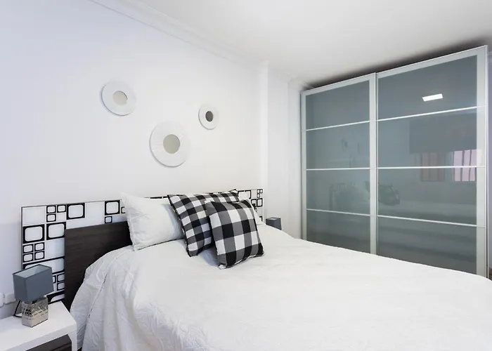 Home2book Fantastic 160m2 Terrace Flat & Bbq